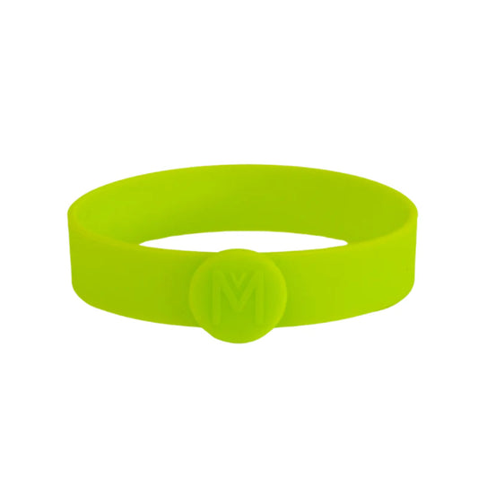 Matcha silicone cutlery band that fits snugly around MontiiCo food jars to hold a fork or spoon.