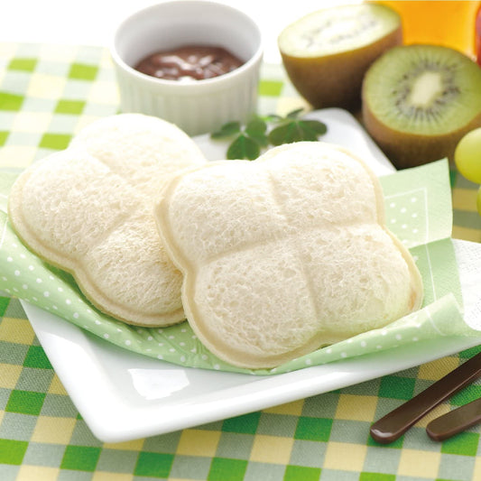a picture of Edge Sealing Sandwich Cutter－ Cloveron a white background for fussy eaters