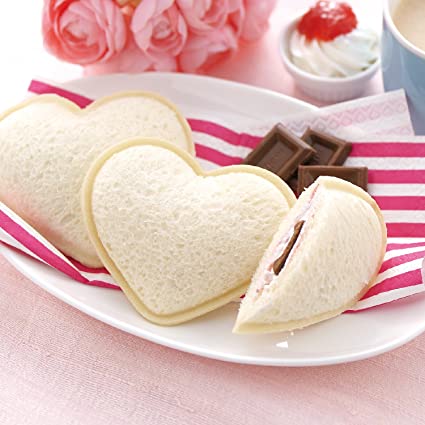 a picture of Edge Sealing Sandwich Cutter－ Love Hearton a white background for fussy eaters