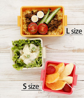 Size comparison of the Freezable Lid Container Large and Small in Powder Purple to help parents choose the right fit.