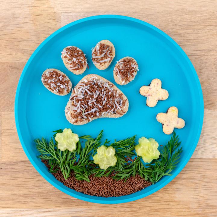 Kids lunchbox with lion‑shaped sandwiches and themed snacks made using the Lunch Punch Lion cutters